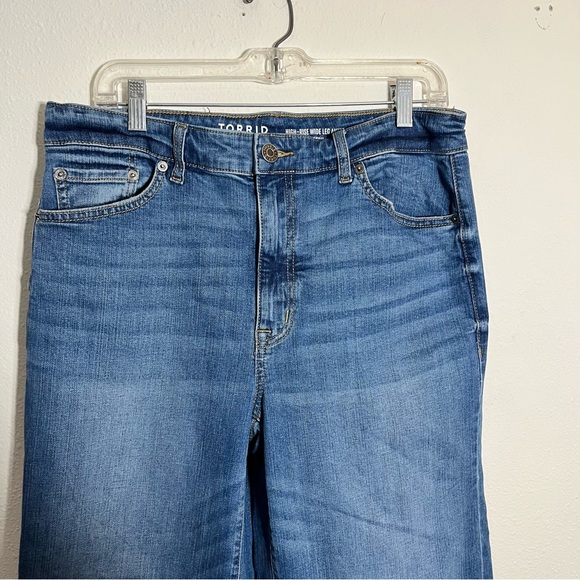 NWT Torrid Women's Blue wide leg cropped high rise vintage stretch sz 10 jeans - Picture 4 of 8